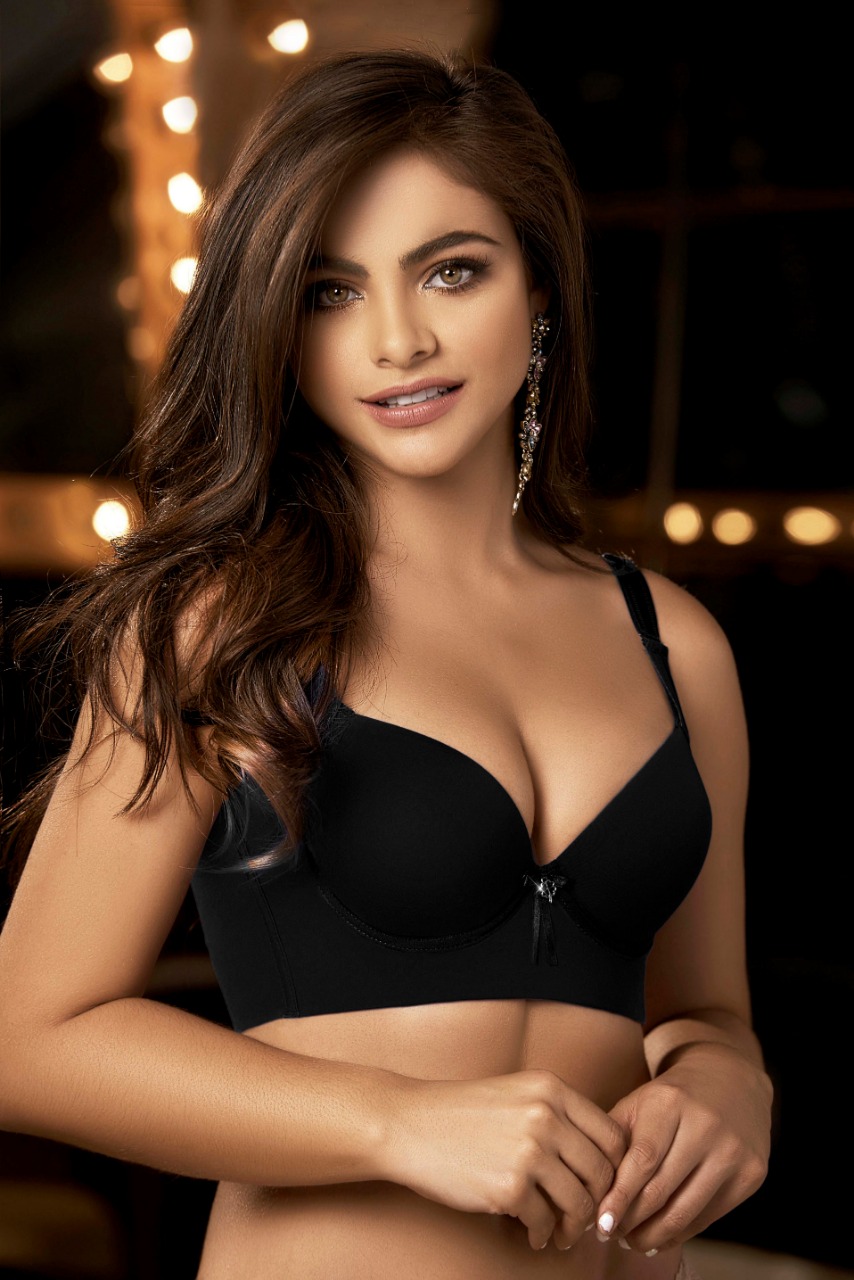 653 Negro Ambientada